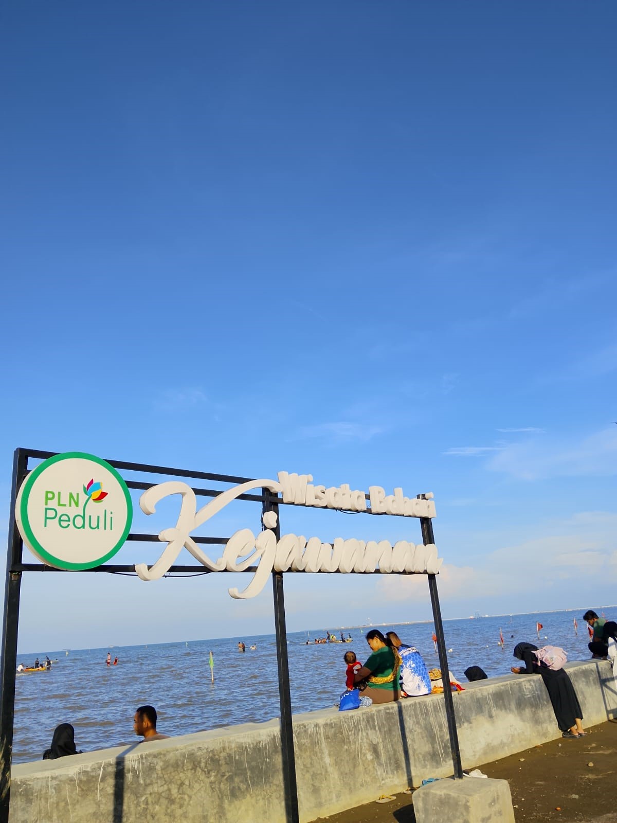Healing Murah Meriah di Pantai Kejawanan: Wajah Baru, Vibes Makin Seru!