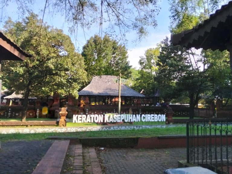 Menelusuri Jejak Sejarah di Keraton Kasepuhan Cirebon