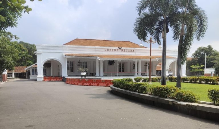 Taman Rusa Cirebon, Destinasi Wisata Keluarga yang Terawat dan Ramah di Tengah Kota